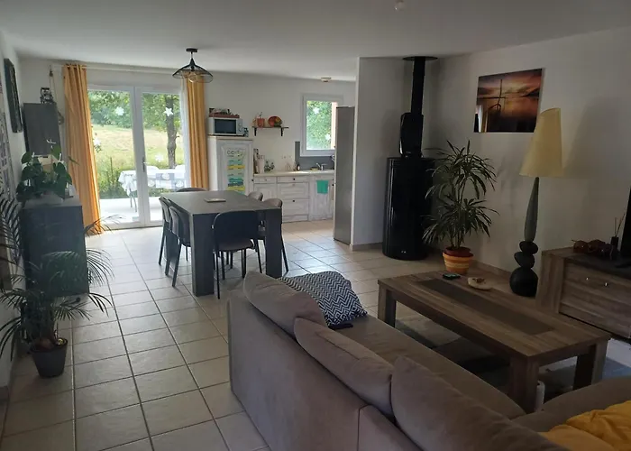 Maison Simple Et Chaleureuse 度假居 *